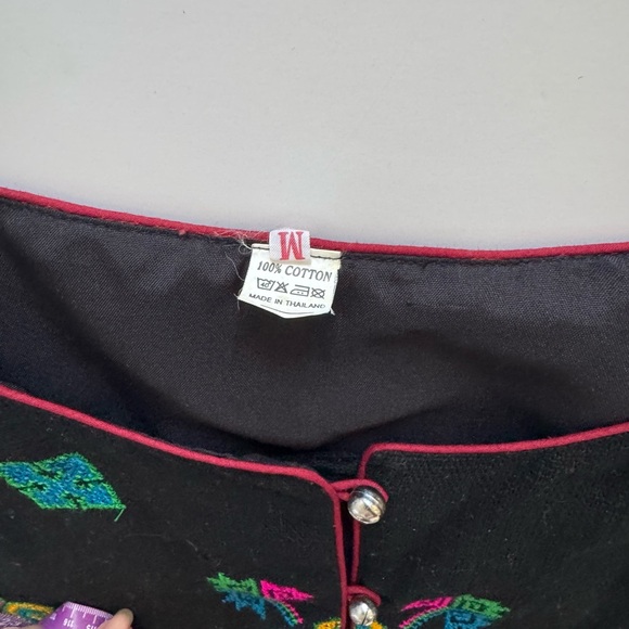 W”
100% Cotton
Made in Thailand - Picture 2 of 7